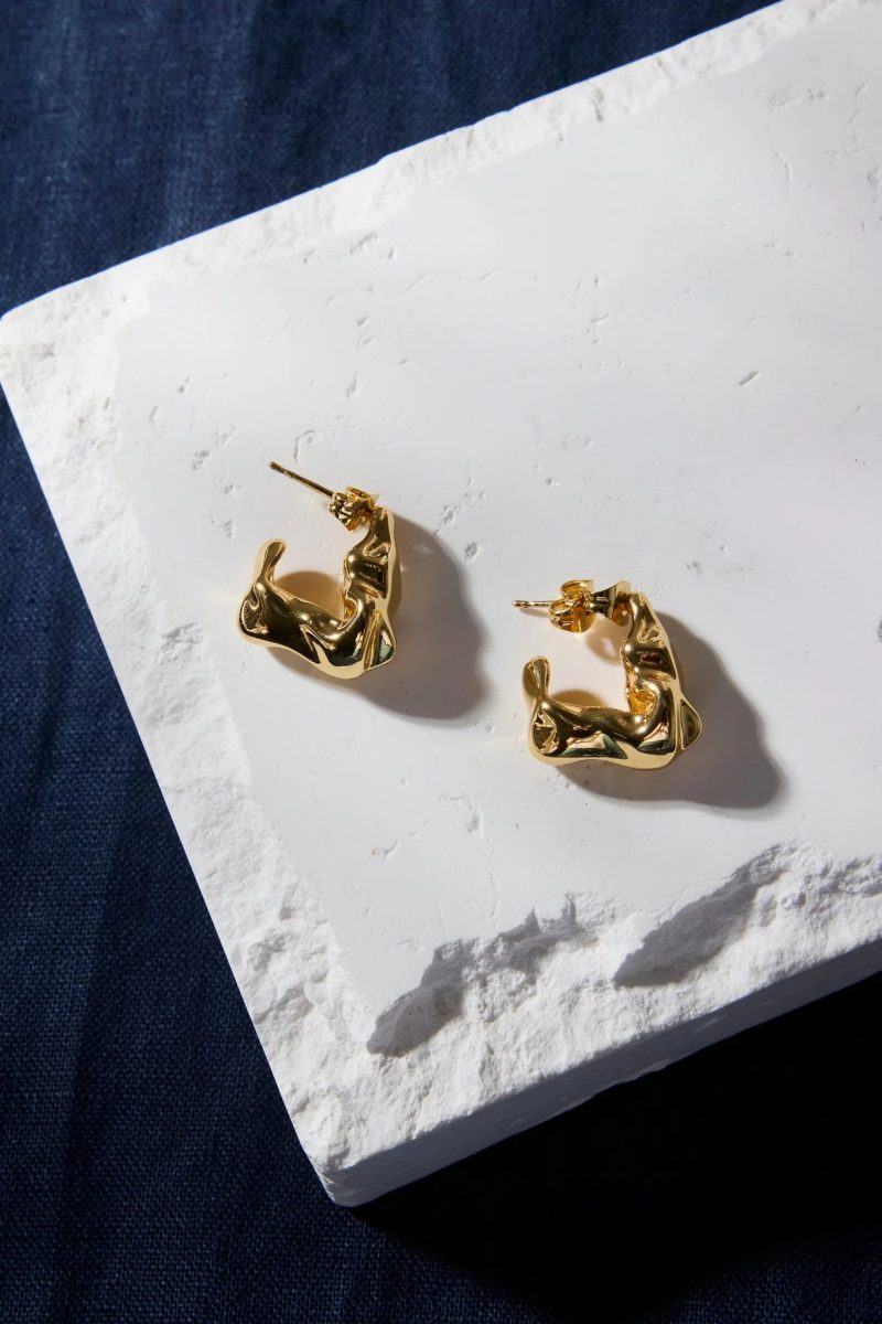 Wavy Organic Huggie Earrings - Gold