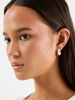 Wavy Organic Huggie Earring - Silver