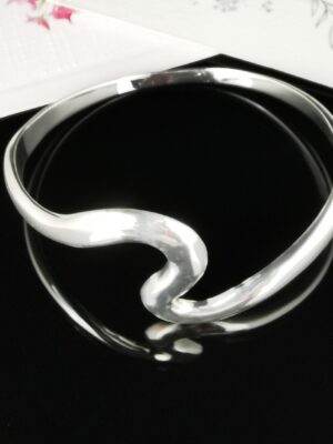 Aria Wave Bangle - Silver